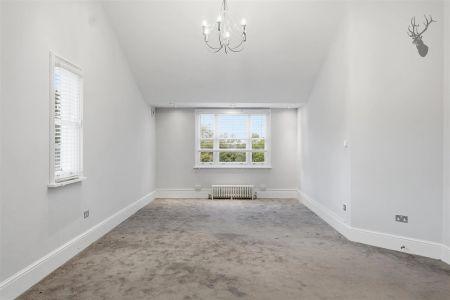 4 Bedroom Manor House - Photo 4