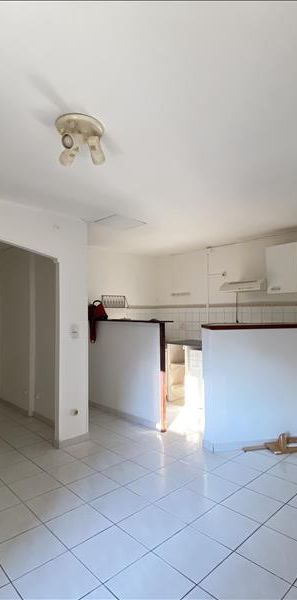 1 pièce - 30,6 m² - 2ème étage - Colocation non autorisée - Photo 1