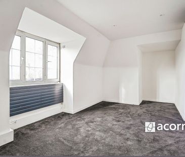 London, SE5 - Photo 1