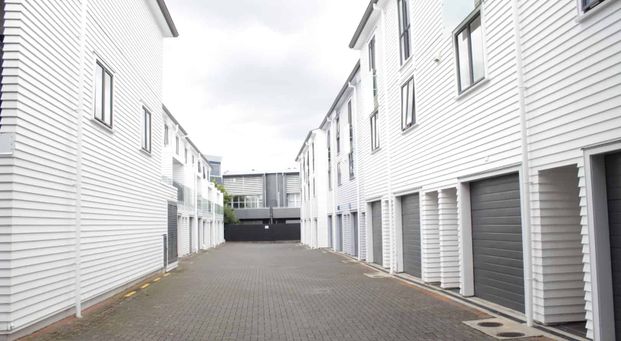 Convenient and low maintenace! - Photo 1