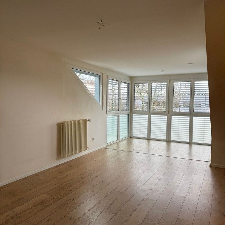 Wohnen am Bach - in einer tollen, modernen 3.5- Zimmer-Dachwohnung - Photo 1