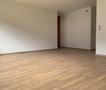 Bel appartement partiellement rénové de 4.5 pièces situé au rez-de-... - Photo 6