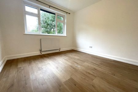 Courtlands Drive, WATFORD - Photo 4