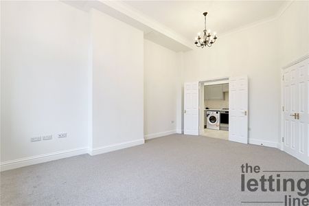Penrose House, Newsholme Drive, Winchmore Hill, London, N21 1TW - Photo 2