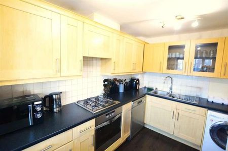 Broomfield Gate, Slough, SL2 - Photo 4