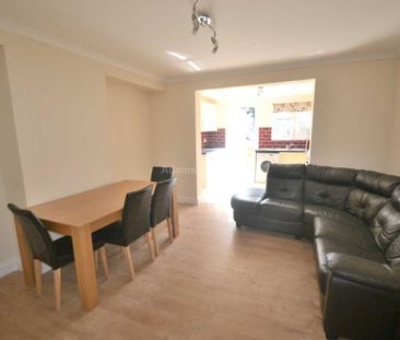 5 bedroom semi-detached house to rent - Photo 2