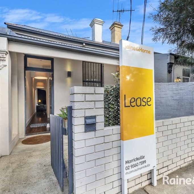 Two Bedroom Townhouse in Newtown - Photo 1