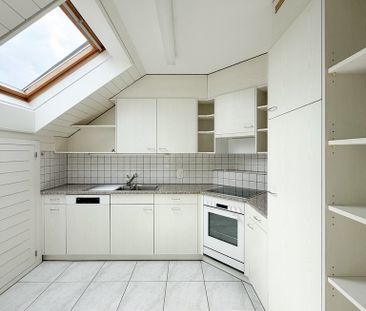 Charmante Dachwohnung - Photo 1