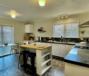 Spacious 3-Bedroom Home with Modern Touches - Photo 5