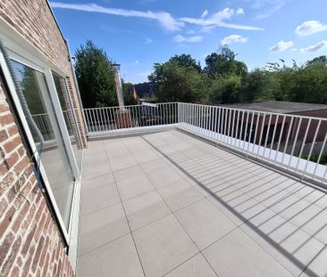 Nieuwbouwappartement in het centrum met terras en 2 autostaanplaatsen - Photo 6
