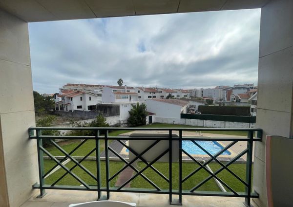 Apartamento T2 em empreendimento com piscina na Praia da Barra.