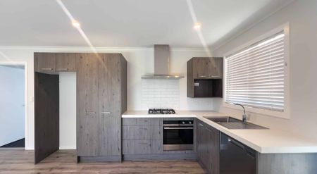 Near new two bedroom townhouse - Photo 2