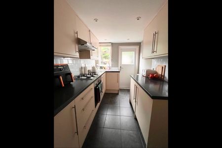Room in a Shared Flat, Gambole Road, SW17 - Photo 5