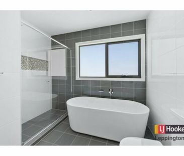 MODERN LIVING - Photo 4