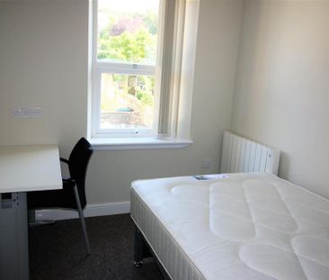 3 bedroom private hall to rent - Photo 5