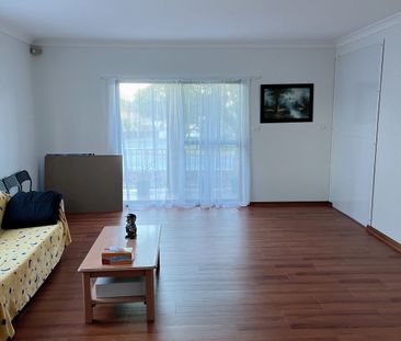 Yagoona - Photo 6