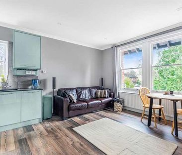 St Annes Court, Dukes Ride, Crowthorne, RG45 - Photo 2