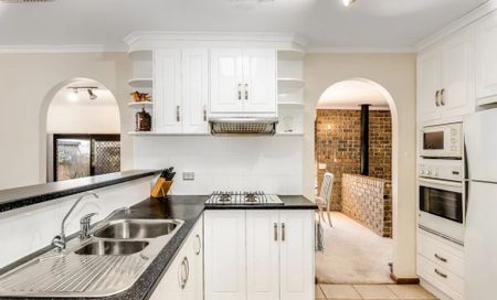 Spacious Family Home in a Quiet Cul-de-Sac - Photo 5