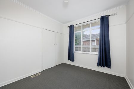 13 Rangeview Avenue, Malvern East VIC 3145 - House For Rent | Domain - Photo 3