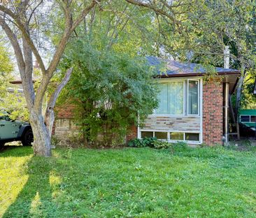 For Lease - 402 Fernleigh Circle, Richmond Hill, Ontario - Photo 2