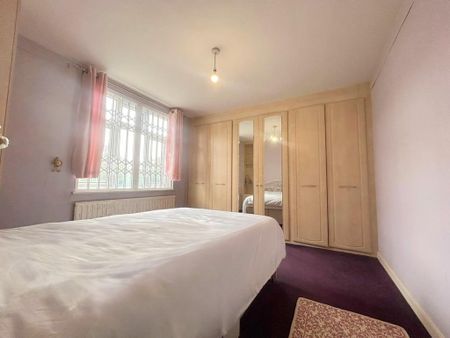 1 bedroom in a house share to rent - Photo 2
