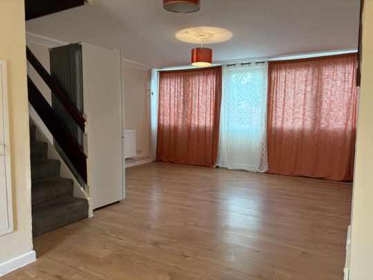 Redwood Estate, Hounslow - Photo 1