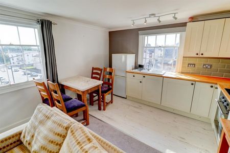 1 BED Flat - Photo 4