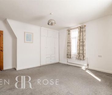 2 bedroom end of terrace house to rent - Photo 5