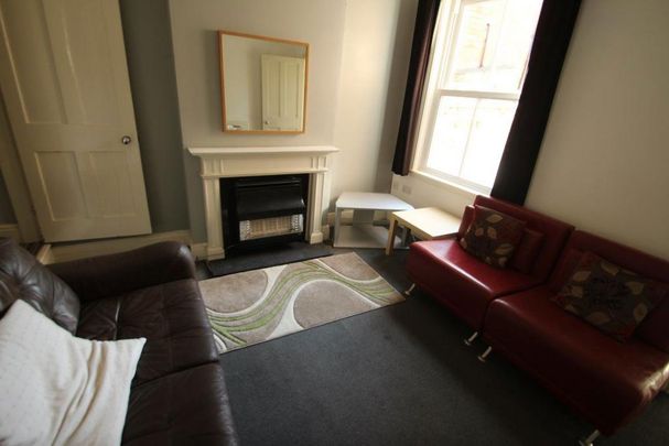 4 bedroom terraced house to rent - Photo 1