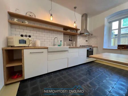 Pronájem zařízeného bytu 2+kk, v samotném srdci města Znojma - Photo 5