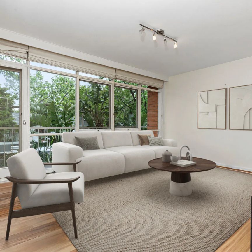 Spacious, Light-Filled Apartment with Classic Charm and Modern Comforts - Photo 1