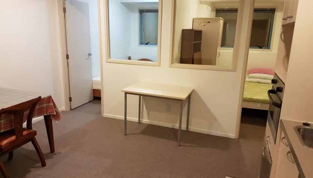 Tidy 2 bedrooms, city - Photo 1