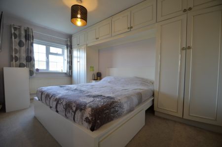 3 bedroom Property to rent - Photo 3