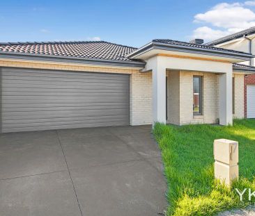 7 Hutchence Drive, Point Cook VIC 3030 - Photo 2