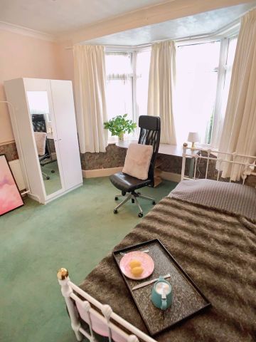 Room in a Shared House, Broadlands Road, SO17 - Photo 2