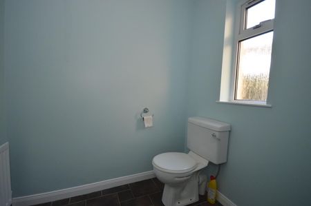 5 Bed Semi-detached House - Photo 3