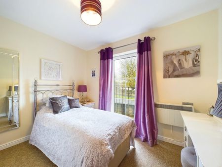 2 bedroom Flat To Let - Photo 4