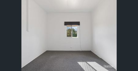 Charming Renovated Cottage in North Toowoomba – Perfect Family Home! - Photo 2