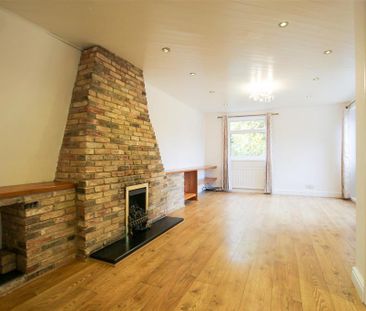 4 bedroom end of terrace house to rent - Photo 1