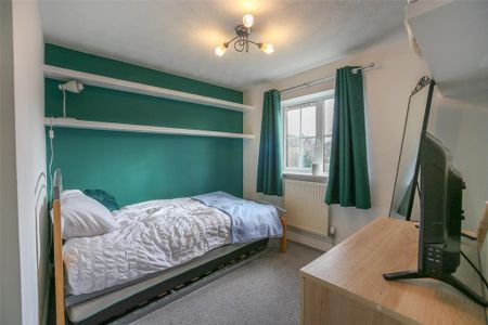 3 bedroom end of terrace house to rent - Photo 2