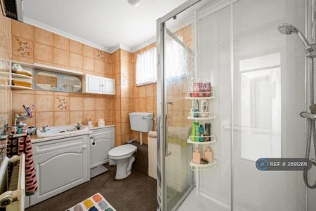 3 bedroom terraced house to rent - Photo 5