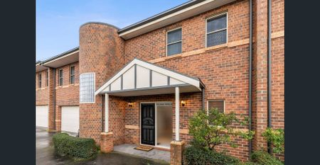 Lovely & Spacious Townhouse - Photo 4