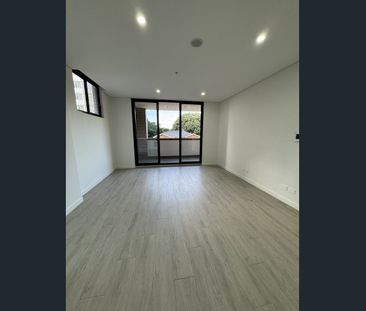 Modern 2 Bedroom Apartment in the Heart of KOGARAH - Photo 1