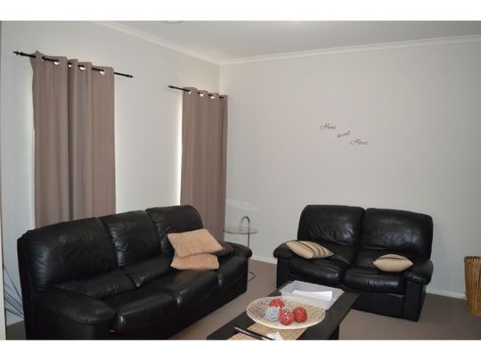 Your Comfortable Room Awaits in Clayton, near Monash University, Well-Maintained House! (Student Accommodation, Bills included) - Photo 1