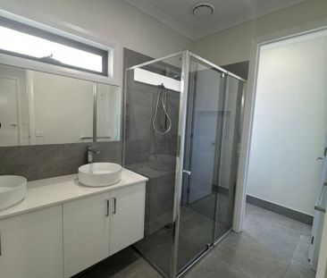 Modern, Brand-New Home in Great Clyde Location - Photo 2