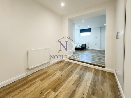 Studio to rent - Photo 2