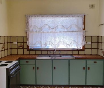 Quite 2 Bedroom Unit! - Photo 6
