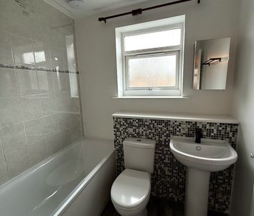 2 Bed Terraced House, Partridge Square, E6 - Photo 6