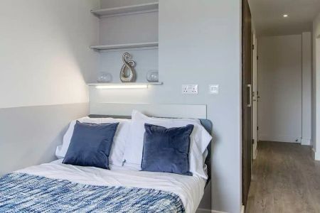 Dover Street Apartments - Standard Ensuite - Photo 3