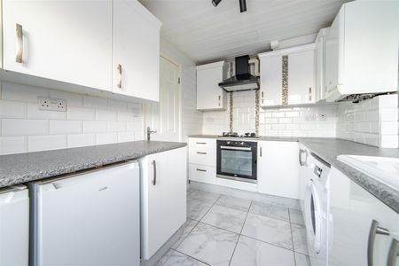 3 bed semi-detached house to rent in Courtney Court, Newcastle Upon Tyne, NE3 - Photo 4